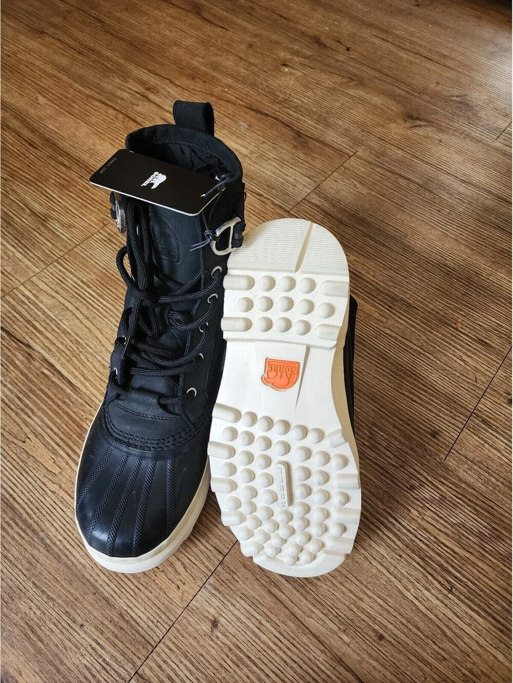 Size 8 Sorel Waterproof Winter Boots Black and White Rubber Sole Size 8